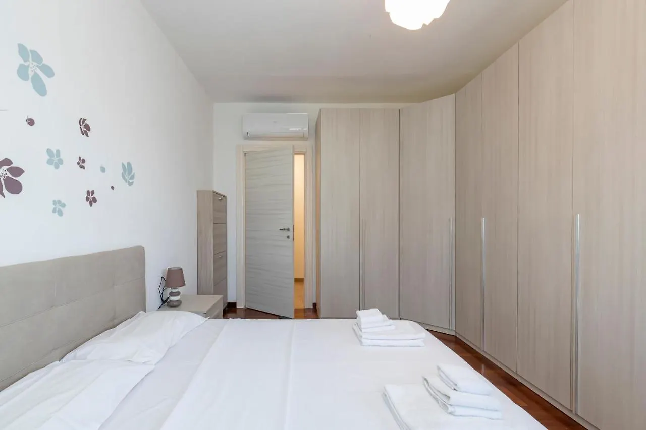 Big Apartment - Alcuino 7 Milan 0*,  Italy